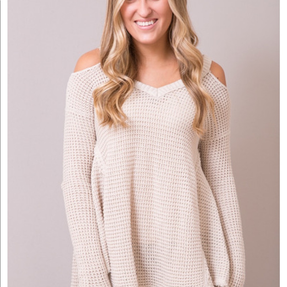 🔴SOLD🔴 Cold Shoulder High to Low Elan Sweater - Picture 2 of 5